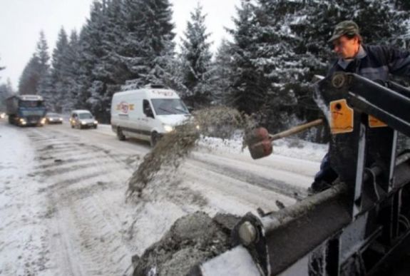 Rengeteg csúszásgátló fogyott hétfőre virradóra