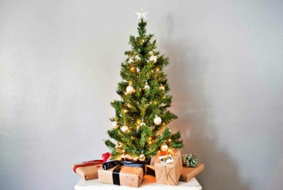 Így tárolja a műfenyőt