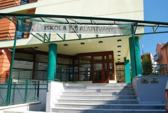 Kulturális-oktatási központokat épít az Iskola Alapítvány