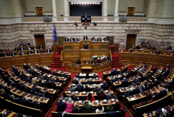 Bizalmat kapott a görög kormány a macedóniai névvitában