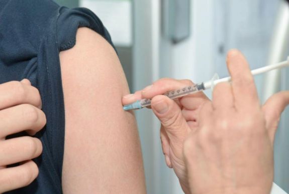 Szakorvos: az influenzajárvány kezdete után is lehet oltást kérni