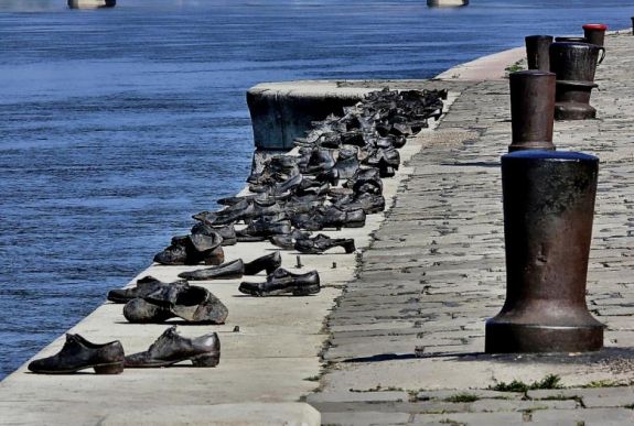 A Mazsihisz nem ért egyet a Dunába lőtt zsidók maradványainak felhozatalával