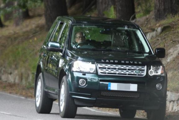 Megrótta a rendőrség II. Erzsébet királynő férjét