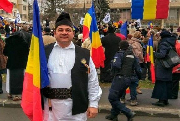 Felfele buktatták a magyarellenességéről ismert fogyasztóvédőt