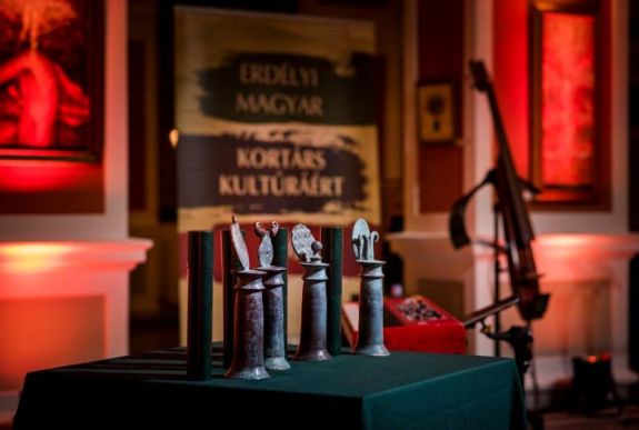 A kultúra híd más nemzetiségek felé – átadták az Erdélyi Magyar Kortárs Kultúráért Díjakat