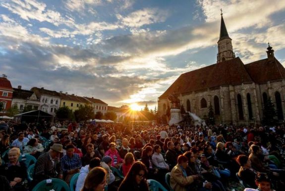 Panellakásért 100 ezer euró, hamburgerért 30 lej – a kolozsvári lét árnyoldalai