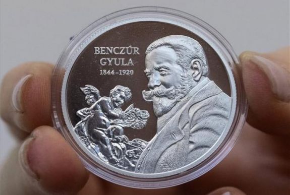 Tízezer forint névértékű ezüst emlékérmet bocsátott ki a magyar jegybank