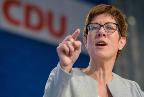 Ezért nem zárná ki a CDU elnöke a Fideszt az Európai Néppártból