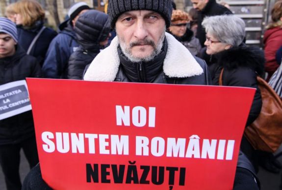 Utcára vonultak a fogyatékkal élők a költségvetés-tervezet miatt