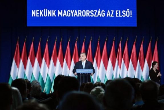 FRISSÍTVE - Hétpontos családvédelmi akciótervet jelentett be évértékelőjén Orbán Viktor 