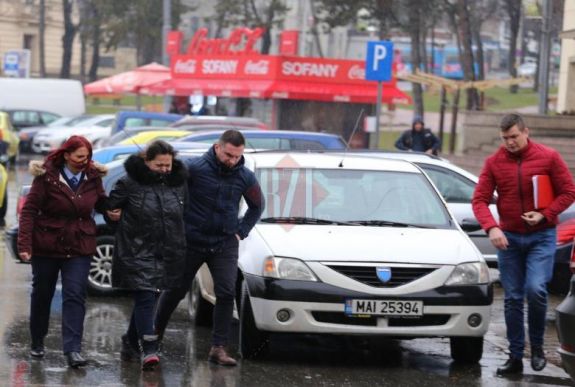 Fiához hasonlóan jogosítvány nélkül és tökrészegen ült volánhoz egy 52 éves nő