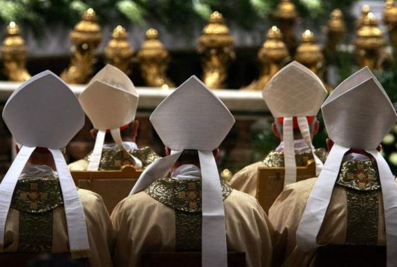 Kiderült: titkos vatikáni szabályok vonatkoznak a gyerekekkel rendelkező papokra