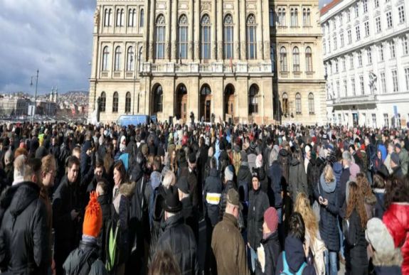 T. Szabó Csaba: Tudósok harca