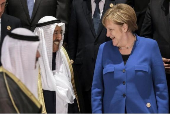  Merkel politikai változásokat sürget Szíriában