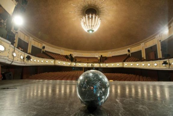 Meghirdette felnőtteknek szóló edukatív programját a kolozsvári színház