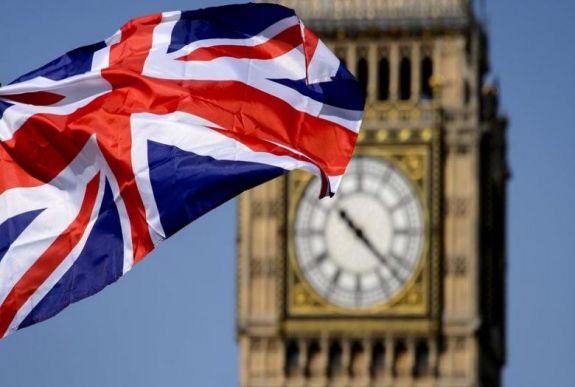 Rekordütemű készletezés és gyorsuló leépítés kezdődött a brit gyáriparban