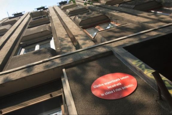 Bukarestben kilencezer ember lakik kiemelten omlásveszélyes épületben