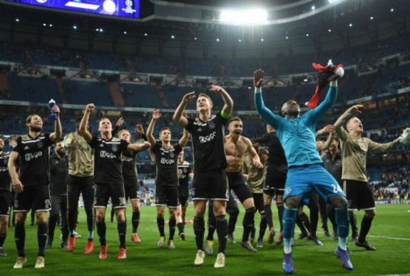 BL: az Ajax csikócsapata lefocizta a pályáról és kiejtette a címvédő Realt