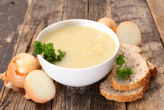 Gyors és ízletes: háromhagymás leves