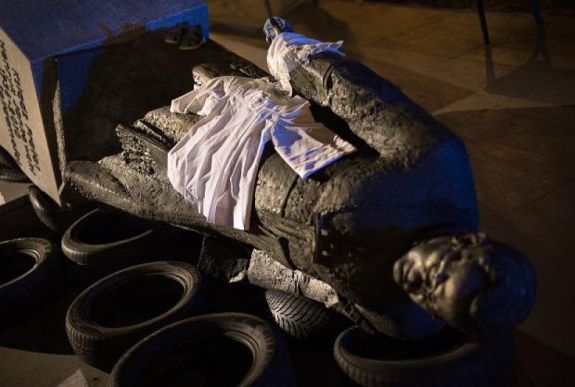 Gdanskban eltávolítják a Szolidaritás legendás papjának szobrát