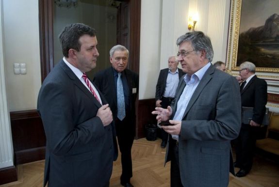 Az MTA-n kívül maradhat egyben a kutatóintézet-hálózat