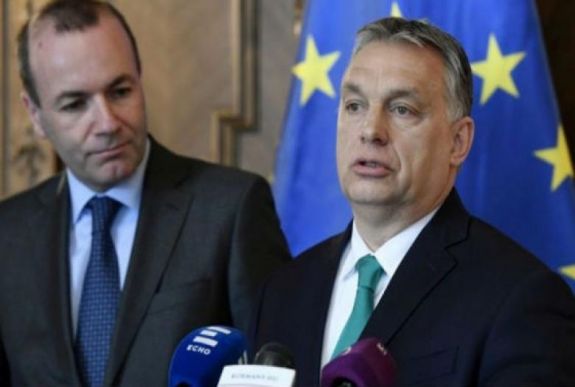 Manfred Weber találkozót kezdeményez Orbán Viktorral
