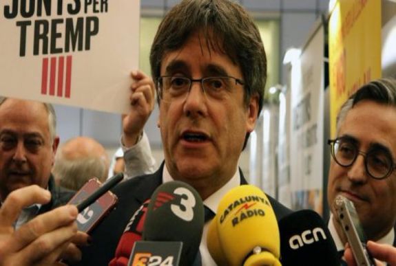 Carles Puigdemont vezeti katalán függetlenségi pártja európai listáját