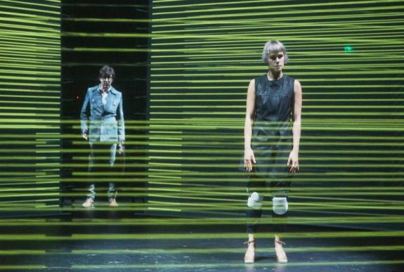 Kómából ébred Nóra a kolozsvári színház új Ibsen-előadásában