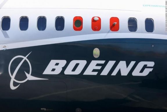 Átmenetileg kivonják a forgalomból a Boeing 737 MAX vitatott típusait
