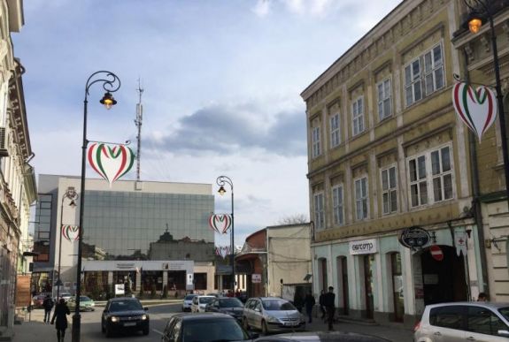 Zavarja a magyar zászló: a háromszéki prefektus is büntetéssel fenyeget