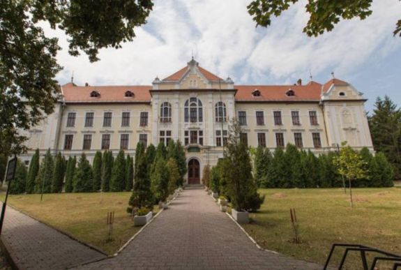 Visszaküldte a bíróság a marosvásárhelyi katolikus gimnázium létrehozói elleni vádiratot