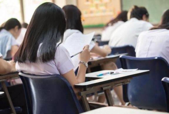 Románból próbaérettségiznek hétfőn a diákok