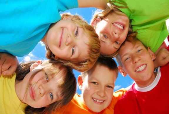 „A gyerek, ha hagyják, kész a boldogságra” – a boldogság világnapján kérdeztük Kálmán Ungvári Kingát