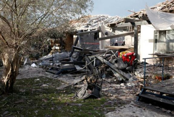 Izrael mozgósít, a Hamász tévedésre hivatkozik a hétfői rakétatámadás után