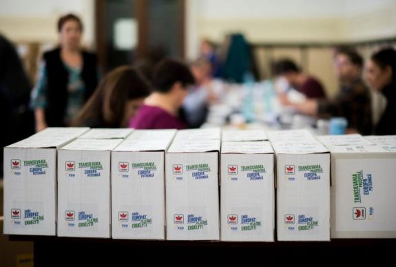 EP-választások: iktatta jelöltlistáját és az összegyűjtött aláírásokat az RMDSZ