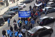 Kékmellényesek felvonulása: rég nem volt ekkora szakszervezeti megmozdulás Szatmárnémetiben