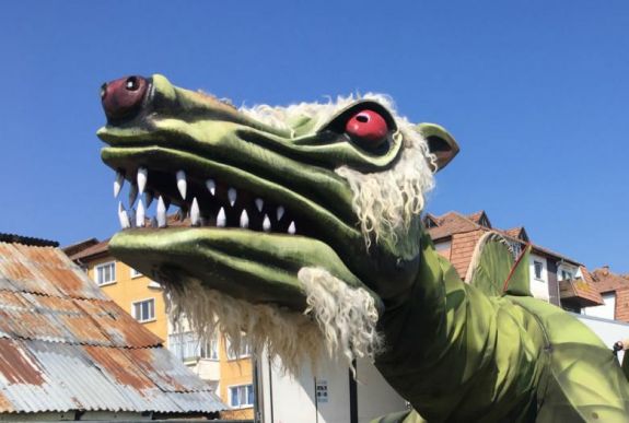 Sárkány tartja lázban a sepsiszentgyörgyieket