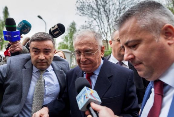 FRISSÍTVE – Bíróság elé állítják Ion Iliescut az 1989-es forradalom perében