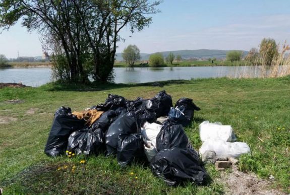 Kedvezményes VIBE-bérlet jár annak, aki bekapcsolódik a Maros-parti szemétszedésbe