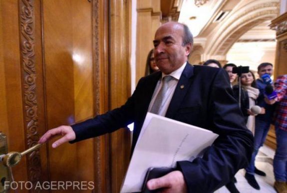 A kegyvesztett Toader miniszter marad, amíg ki nem nevezik az utódját