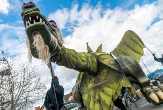 Sárkányveszély Sepsiszentgyörgyön: gyári munkásokat fenyegetett, de nem rabolt szüzet