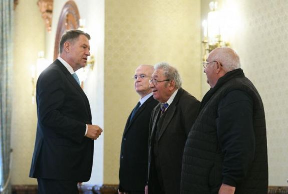 A kormánypártok közül csak a PSD konzultált Johannisszal