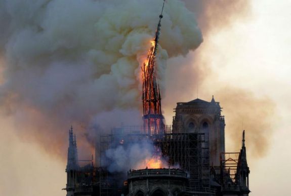 A világ építészeinek segítségét kérik a Notre-Dame restaurálásában
