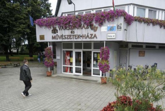 Erdélyi társulatok is versenyeznek Kisvárdán