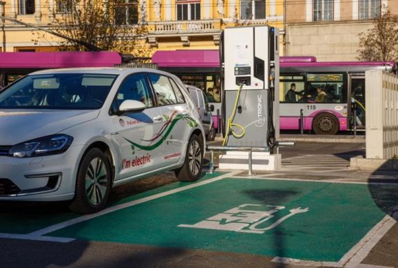 Tanulmány: az elektromos autókkal nem csökken a szén-dioxid-kibocsátás