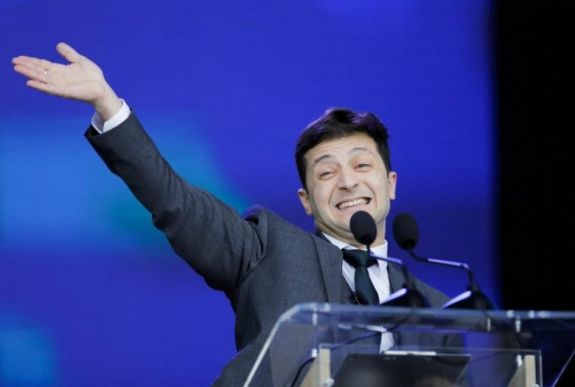 Ukrán elnökválasztás: Porosenko elismerte vereségét, Zelenszkij ünnepel