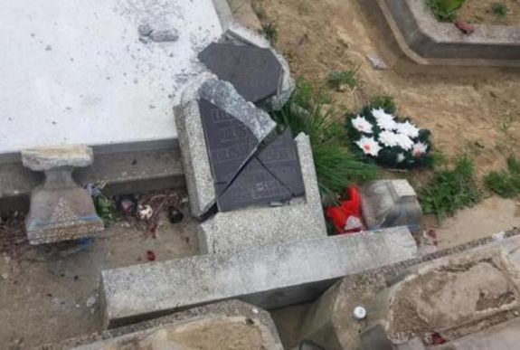 Sírokat gyaláztak meg a zilahi református temetőben