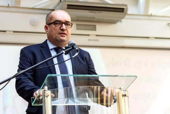 Brenzovics László KMKSZ-elnök: „A kisebbségi nyelvek elnyomásáról szól ez a törvény”