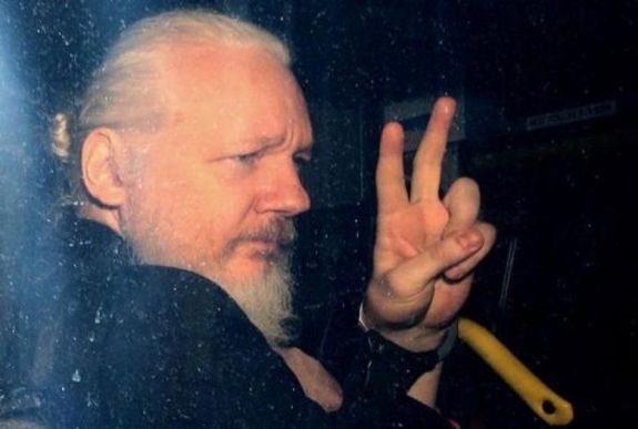 Börtönbüntetésre ítélték Londonban a WikiLeaks alapítóját