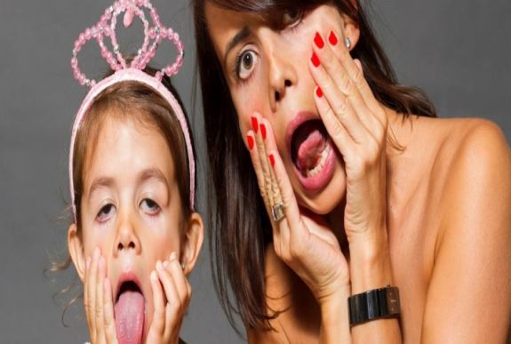 Bartha Réka: Anyai bizonyosságok (Einstein széttépné a diplomáját)